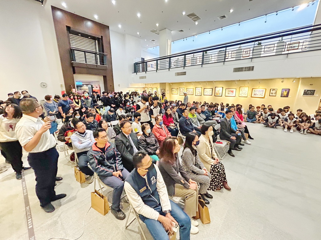 明倫國中美術班第二十五屆畢業美展 青春有夢與藝同行 - https://www.watchmedia01.com