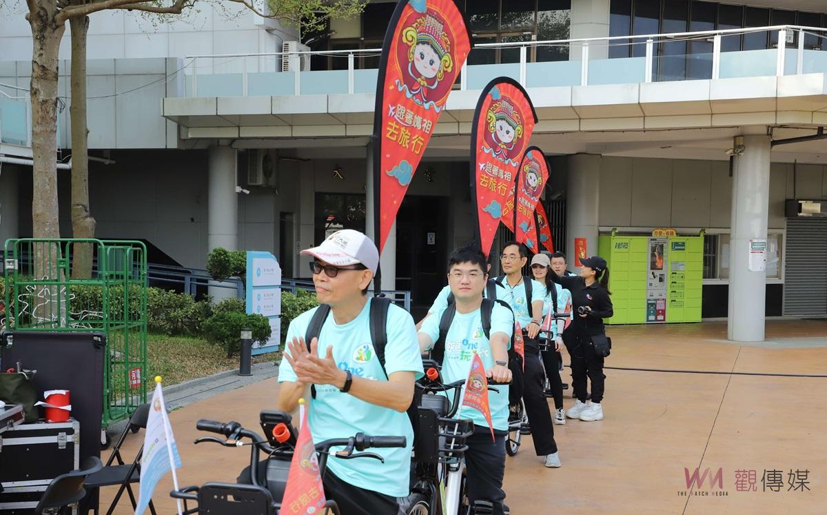 網紅騎電動跟著白沙屯媽祖進香　張麗善為「跟著媽祖去旅行」授旗 - https://www.watchmedia01.com