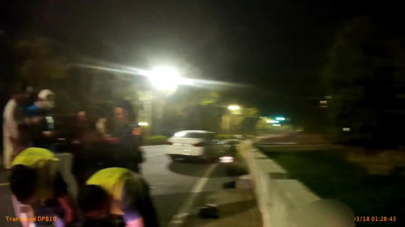 女大生深夜騎車摔進水溝　警消及民眾合力協助脫困 - https://www.watchmedia01.com