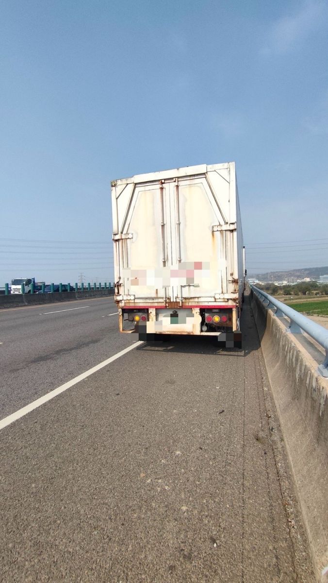 小客車停放國道3號北向路肩遭聯結車擦撞　釀1死 - https://www.watchmedia01.com