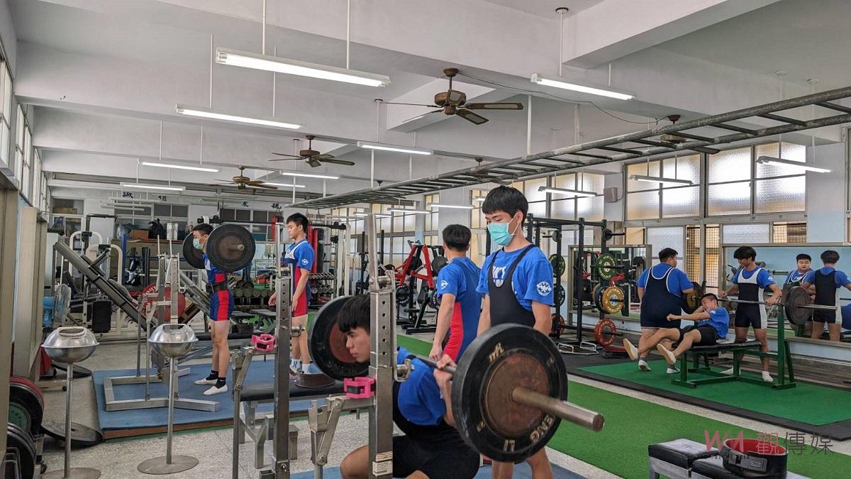 土庫商工健力隊全國賽衛冕成功二連霸 最佳舉者蘇仲哲硬舉300公斤破大會紀錄 - https://www.watchmedia01.com