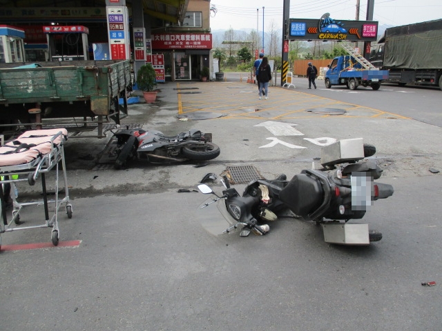 又是機車死亡車禍 老翁未戴安全帽發生事故送醫不治 - https://www.watchmedia01.com