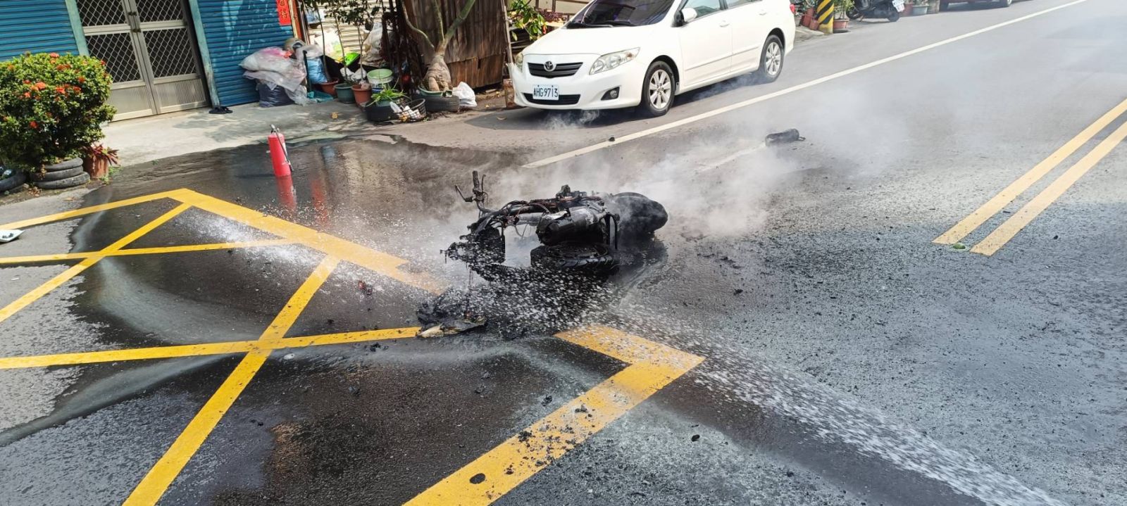 社頭鄉機車相撞起火　火球將騎士吞噬送醫搶救 - https://www.watchmedia01.com
