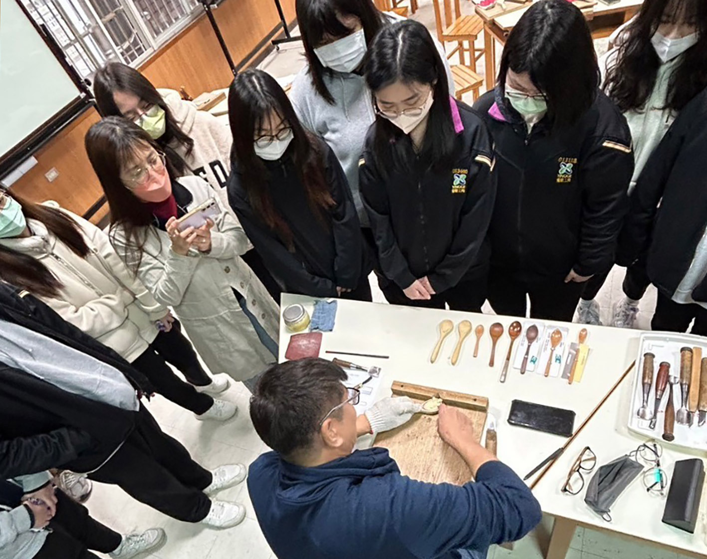 大葉大學攜手鶯歌工商 日籍老師帶領學生體驗木雕工藝 - https://www.watchmedia01.com