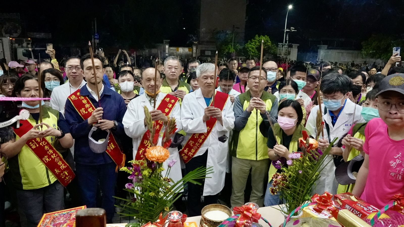 （有影片）／白沙屯媽祖與大甲鎮瀾宮媽祖分別為秀傳醫院祈福陳家姊妹 - https://www.watchmedia01.com