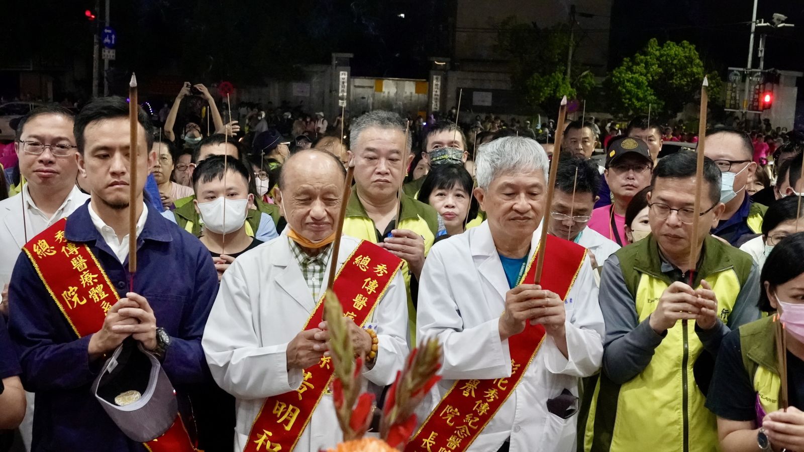 （有影片）／白沙屯媽祖與大甲鎮瀾宮媽祖分別為秀傳醫院祈福陳家姊妹 - https://www.watchmedia01.com