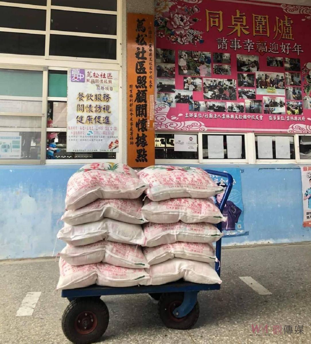 北港警結合慈善會作公益 贈照護中心、食堂及貧戶白米 - https://www.watchmedia01.com