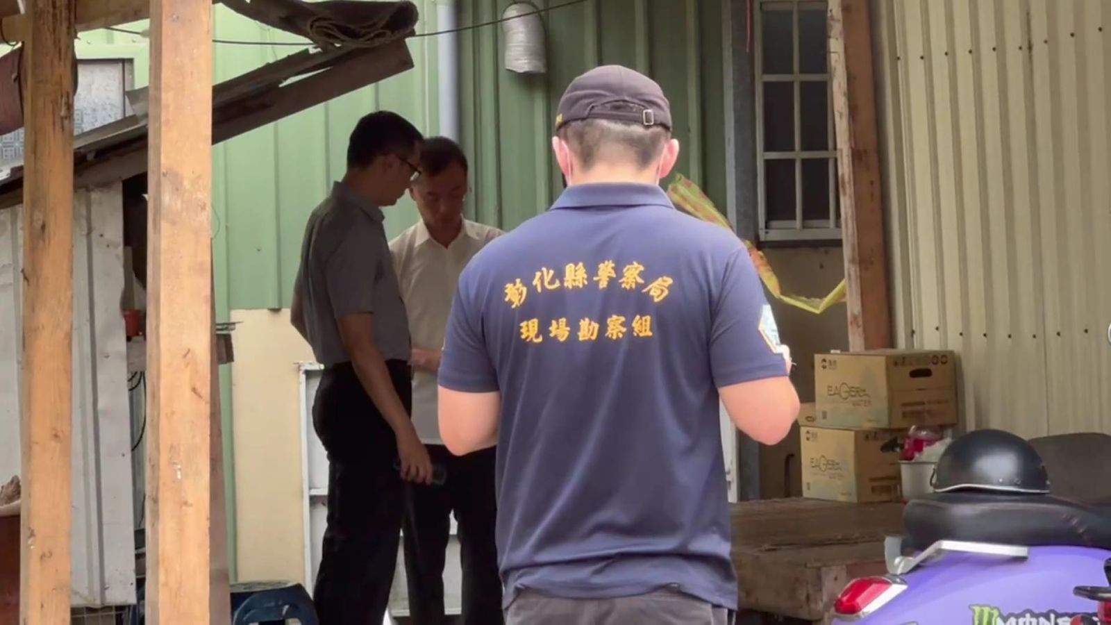 （有影片）／烏龍槍擊！警追移工連轟2槍 1槍擊中移工左胸　1槍卻打中自己 - https://www.watchmedia01.com