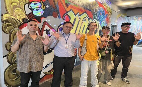 傳統X新潮對話！新民街倉庫群圍籬塗鴉藝術展登場　中市府：跨域翻轉公共藝術 - https://www.watchmedia01.com