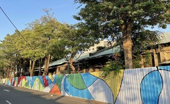 傳統X新潮對話！新民街倉庫群圍籬塗鴉藝術展登場　中市府：跨域翻轉公共藝術 - https://www.watchmedia01.com