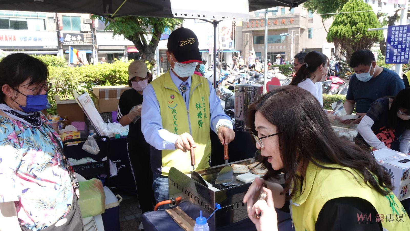 為姊妹市花蓮震災募款　彰市長林世賢擺攤煎菜頭粿義賣 - https://www.watchmedia01.com