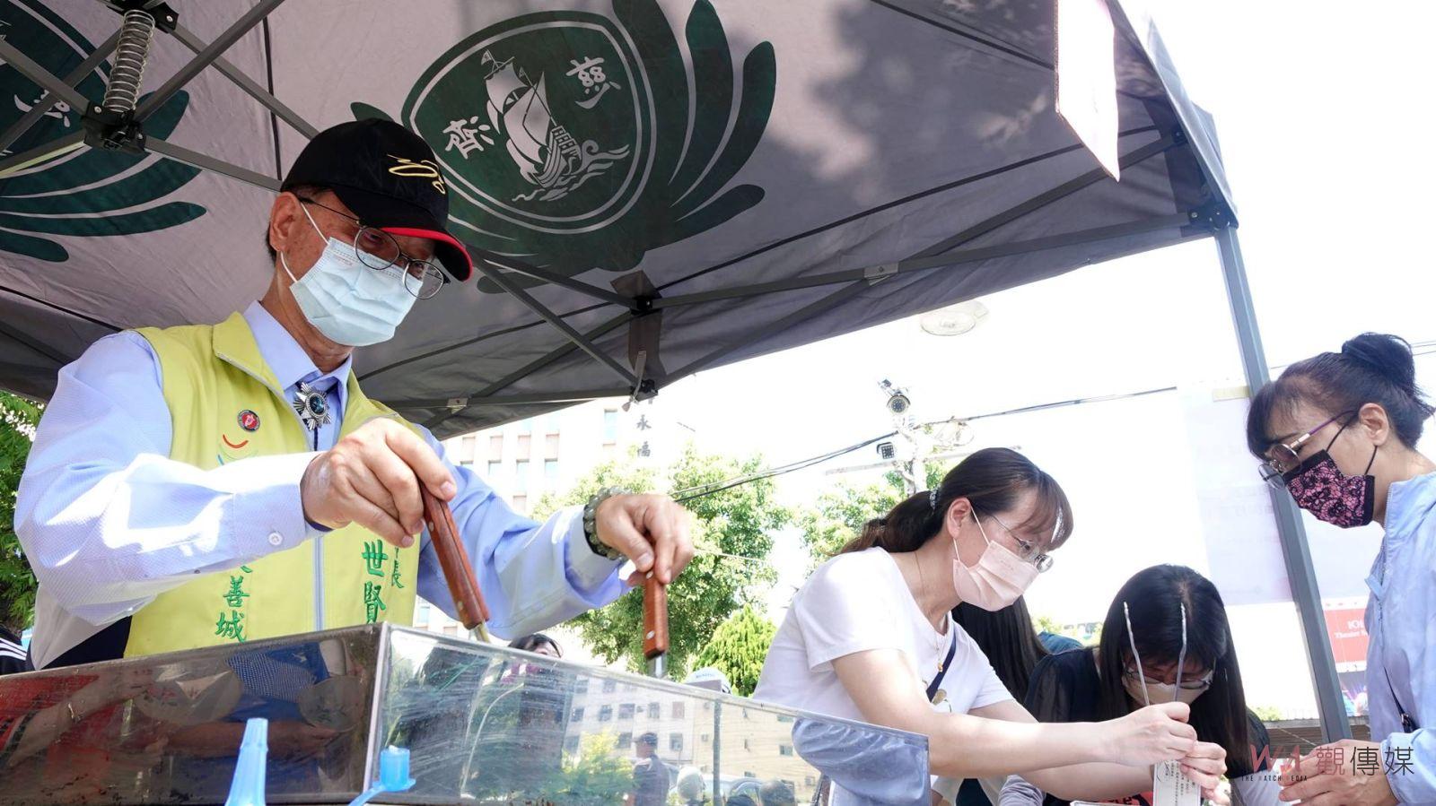 為姊妹市花蓮震災募款　彰市長林世賢擺攤煎菜頭粿義賣 - https://www.watchmedia01.com