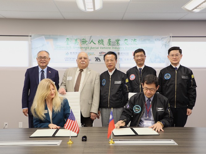 翁章梁率亞創中心與UAS Center at SBD 簽MOU - https://www.watchmedia01.com