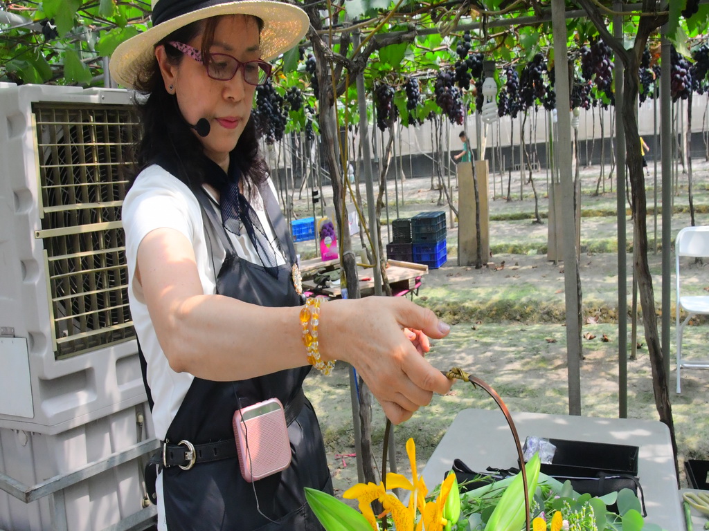 溪湖精緻農業玩花藝秀走網美風 三郎的葡萄園瀰漫果香與花芳 - https://www.watchmedia01.com