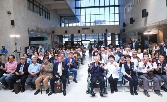 醫師畫家趙宗冠90歲創作展登場！市長盧秀燕讚悠遊於手術刀與畫筆間 - https://www.watchmedia01.com