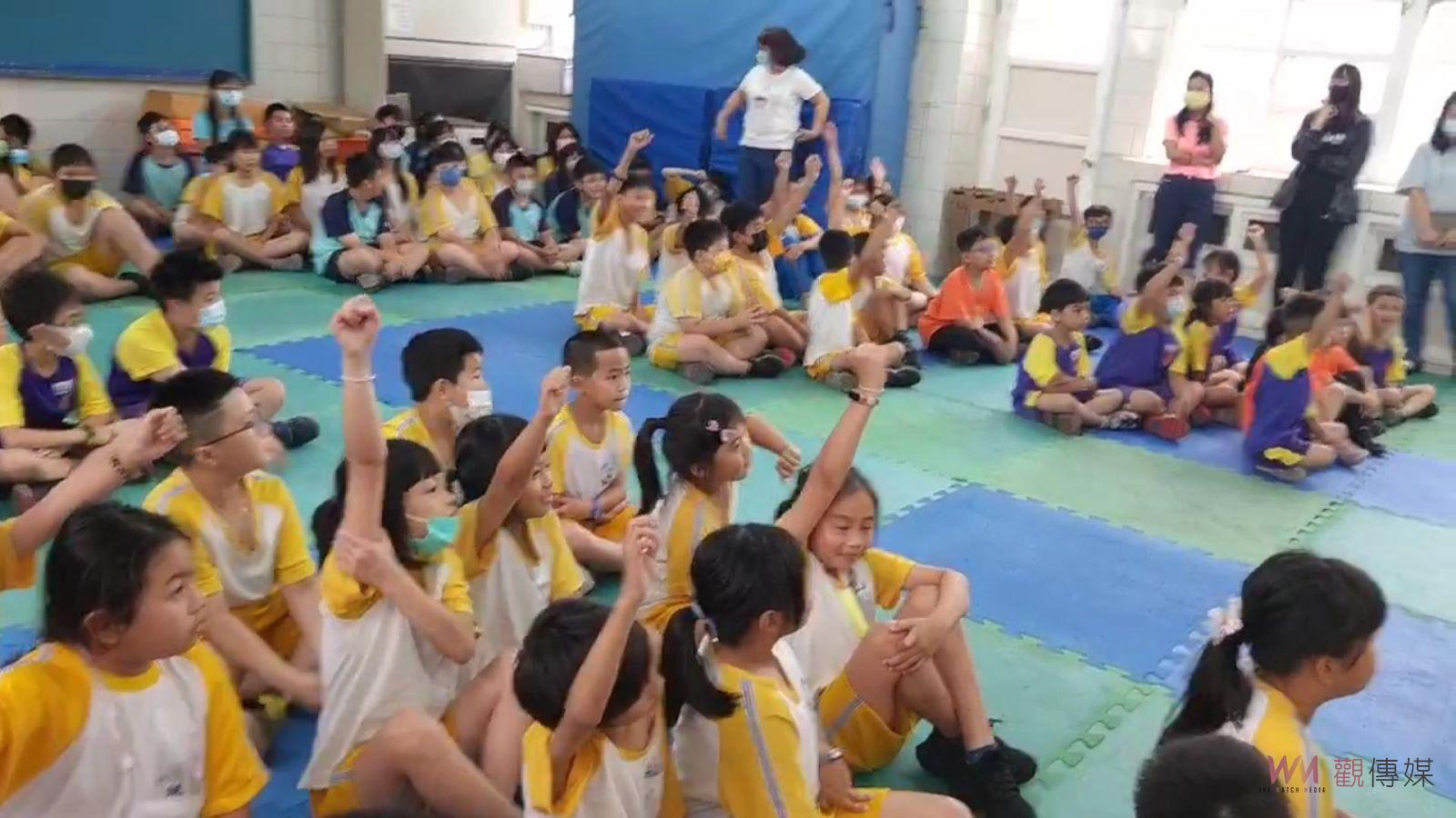 曉陽國小母親節活動溫馨舉行 董事長領頭共度光輝五月 - https://www.watchmedia01.com