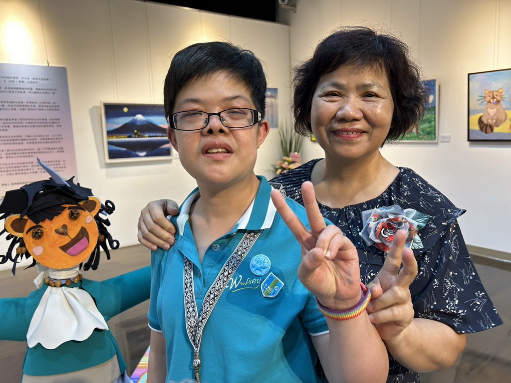 白湘姿創畫展美麗心靈畫如其真 繽紛色彩的世界激勵人心 - https://www.watchmedia01.com