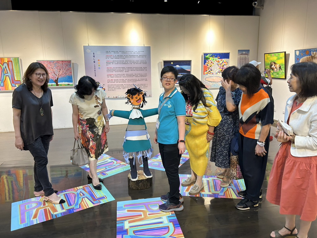白湘姿創畫展美麗心靈畫如其真 繽紛色彩的世界激勵人心 - https://www.watchmedia01.com
