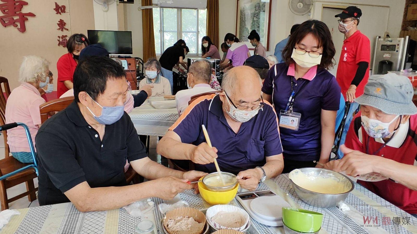 （有影片）／母親節玩烘焙　彰化榮家長輩手作蛋糕體驗幸福滋味 - https://www.watchmedia01.com