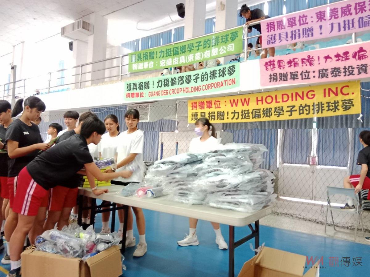 議員蔡岳儒攜企業捐贈護具 力挺偏鄉學子排球夢 - https://www.watchmedia01.com