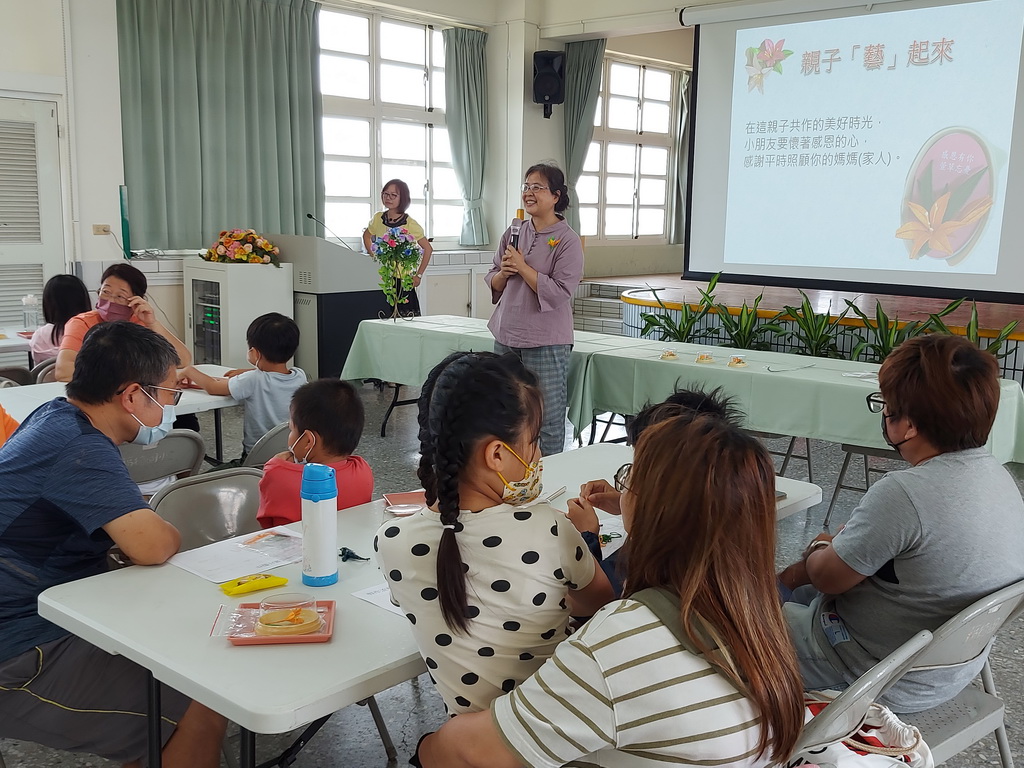 永靖鄉福德小感恩母親節 繪本說故事親子做萱花 - https://www.watchmedia01.com