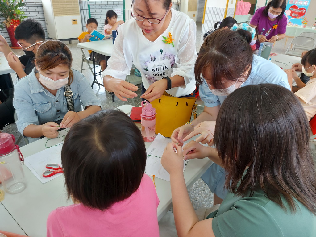 永靖鄉福德小感恩母親節 繪本說故事親子做萱花 - https://www.watchmedia01.com