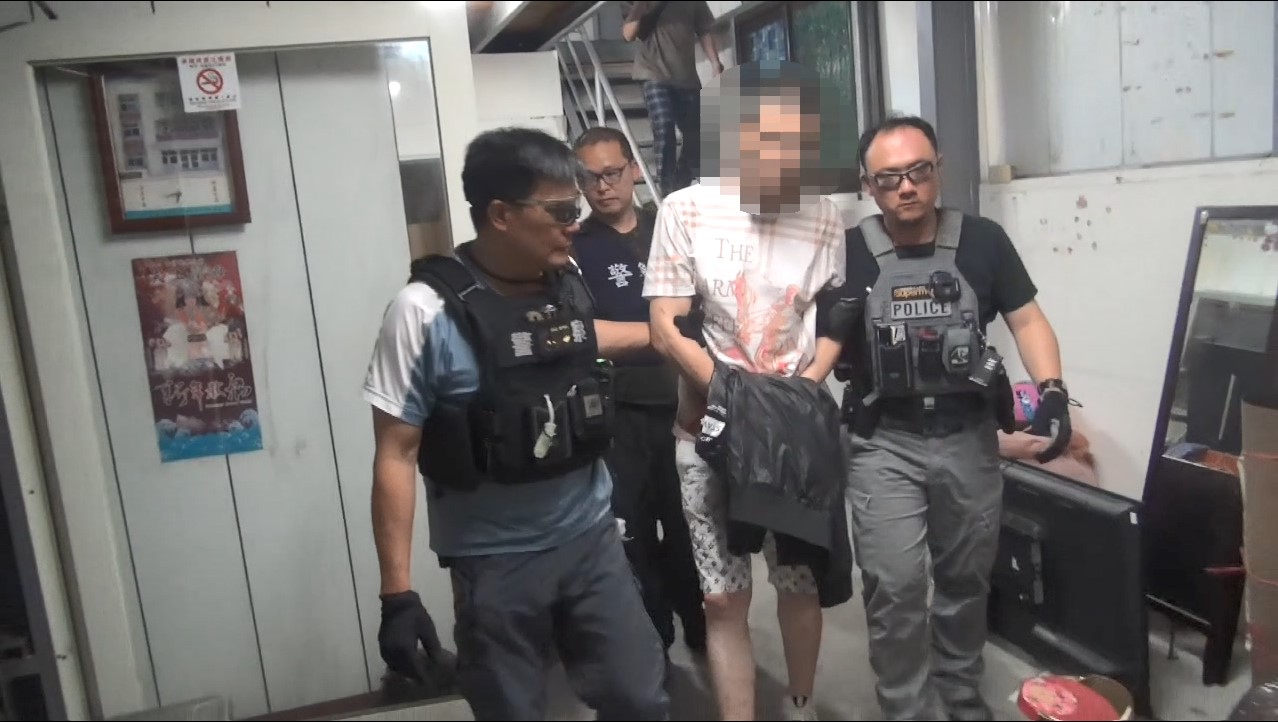 （有影片）／彰化警方逮捕毒品通緝犯　80歲老母溫情喊話化解槍枝對峙 - https://www.watchmedia01.com