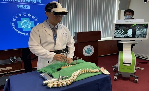 全台首例！AR擴增實境及術中導航矯正脊椎側彎　科技智能打造安全效果 - https://www.watchmedia01.com