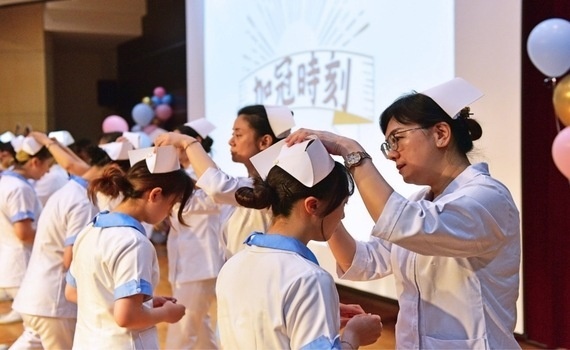 中臺科大傳承護理使命　學子加冠誓師守護健康未來 - https://www.watchmedia01.com