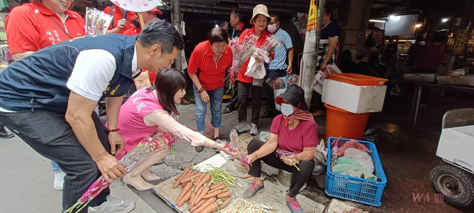 （有影片）／中國國民黨彰化縣黨部母親節康乃馨送愛　溫暖送到每個角落 - https://www.watchmedia01.com