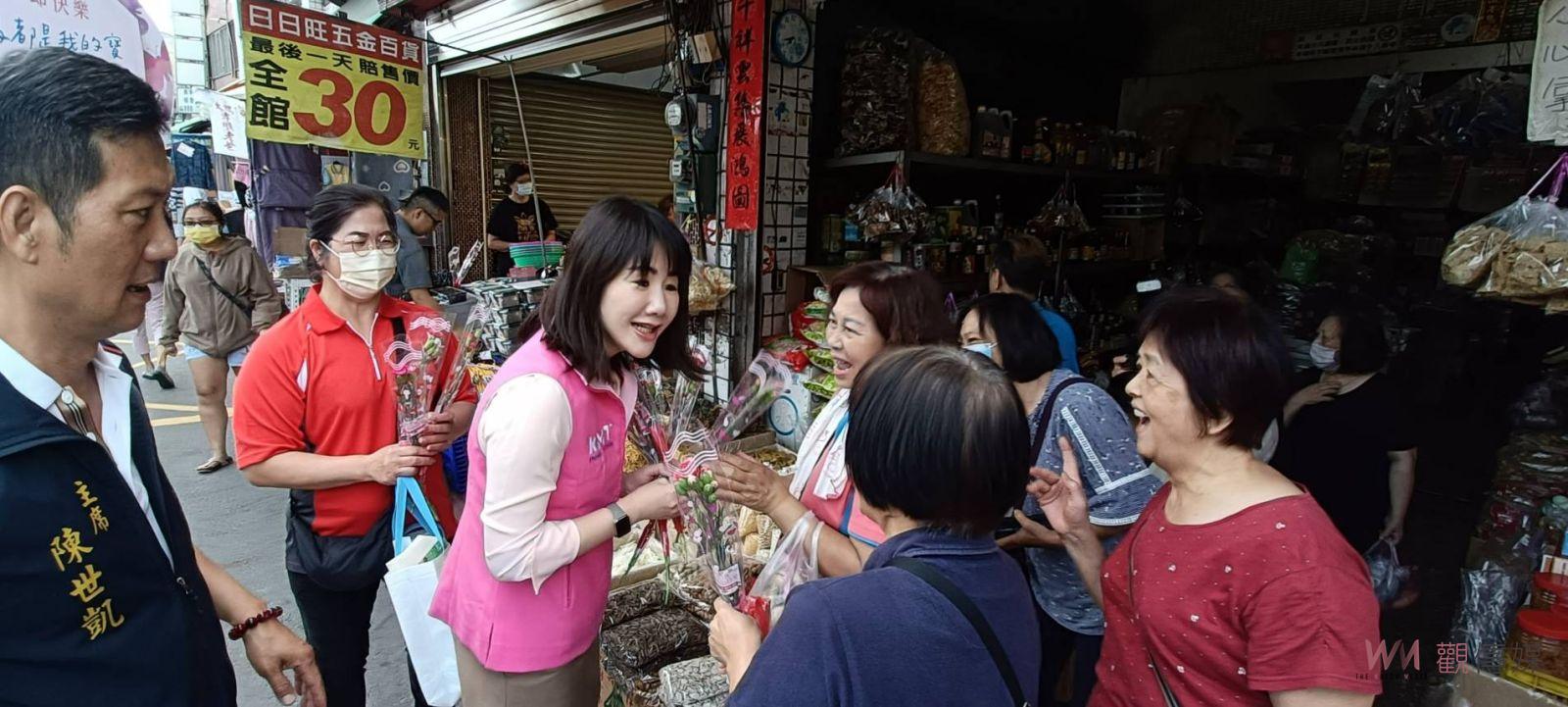 （有影片）／中國國民黨彰化縣黨部母親節康乃馨送愛　溫暖送到每個角落 - https://www.watchmedia01.com