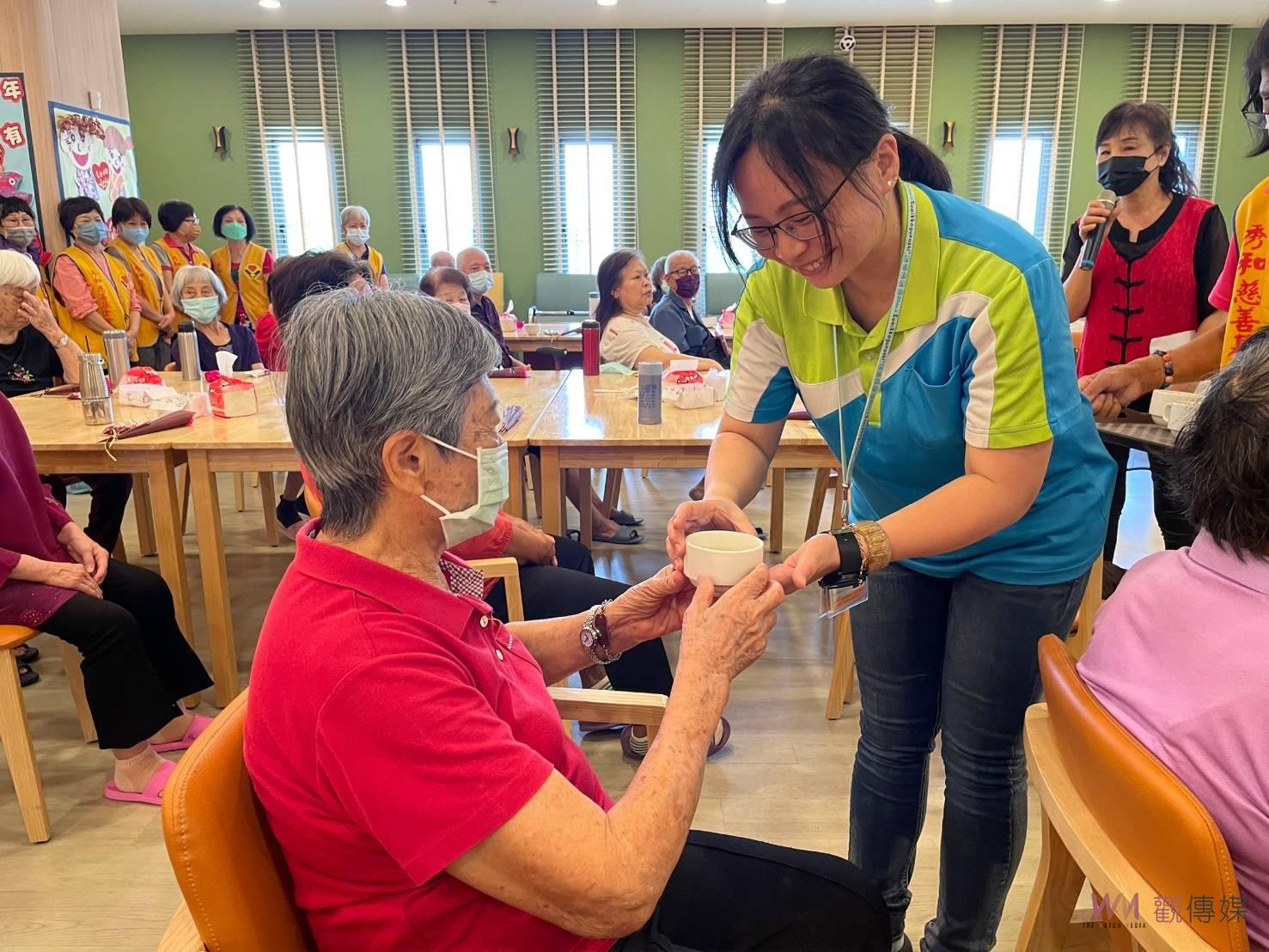 線西秀和苑日照中心溫馨慶祝母親節　志工與長輩共享歡樂時光 - https://www.watchmedia01.com