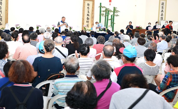 南投慈濟千人浴佛典禮 王副縣長出席祈福 - https://www.watchmedia01.com