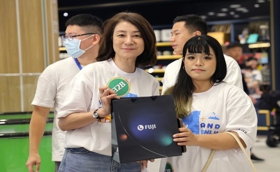 516名顧客快閃齊唱生日祝福　Mitsui Shopping Park LaLaport台中 歡慶一歲生日 - https://www.watchmedia01.com
