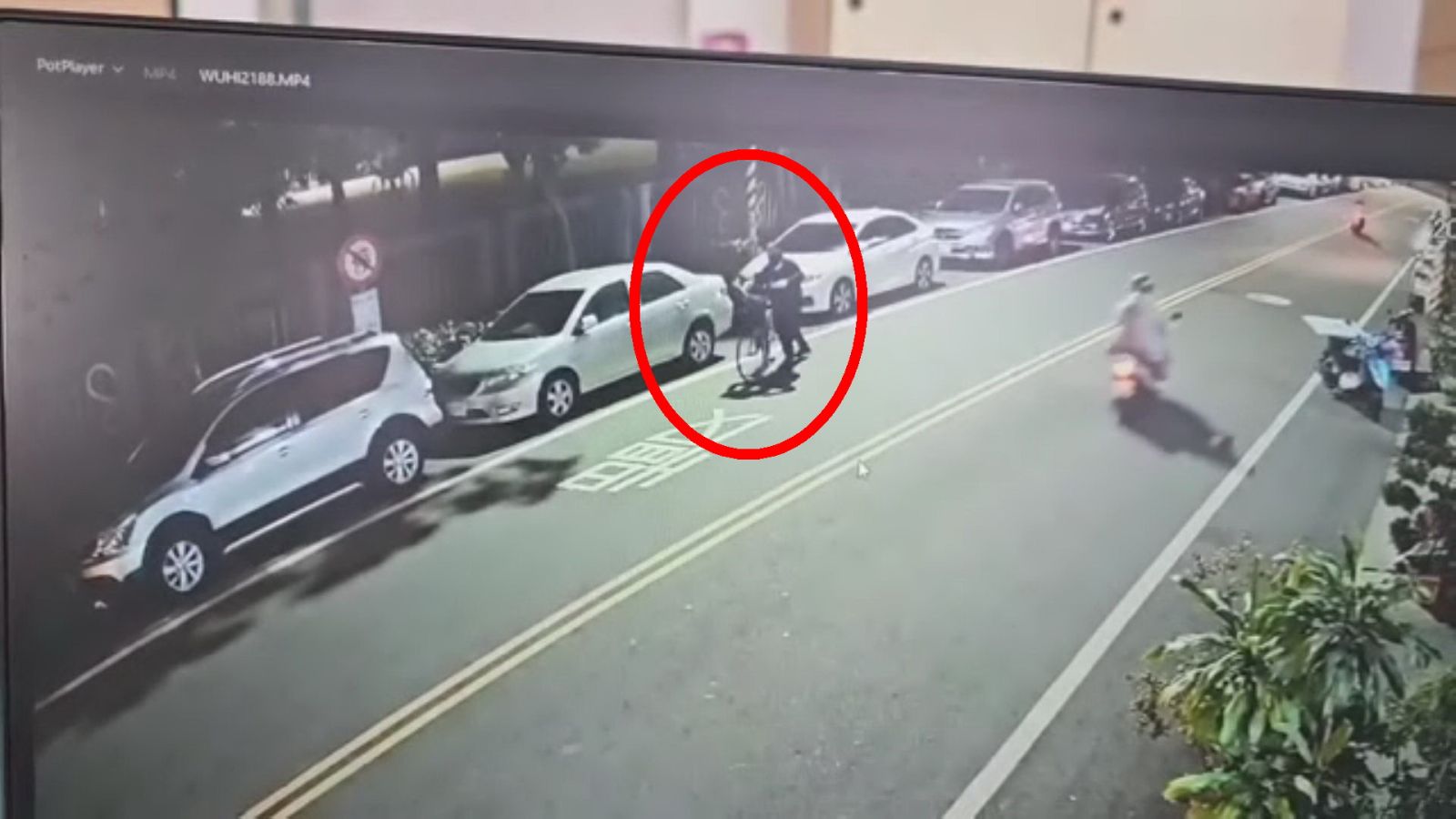 （有影片）／田中警破獲連續竊盜案！拿石頭破車窗行竊　飛象過河逮人 - https://www.watchmedia01.com