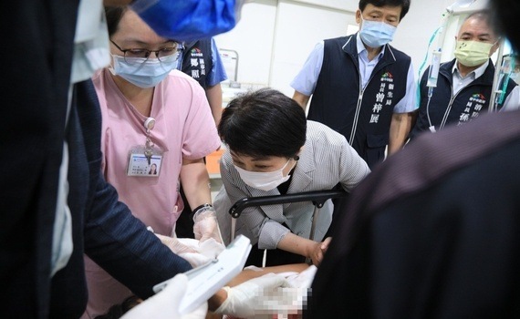 中捷傷人事件 市長盧秀燕趕赴醫院探視:中捷將負擔全額醫藥費 - https://www.watchmedia01.com