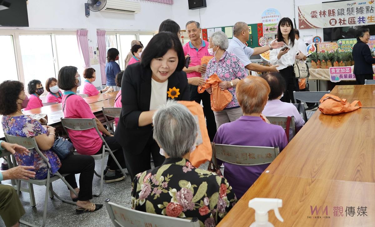（有影片）／張麗善縣長發送鳳梨祝端午快樂　長青食堂與關懷據點好運旺來 - https://www.watchmedia01.com