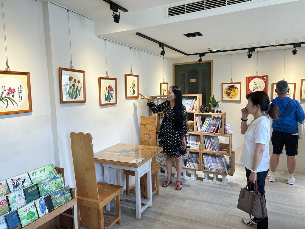 社頭鄉六次元藝廊展出社大鐘麗娟師生創作 感受美學昂揚的樂齡人生 - https://www.watchmedia01.com