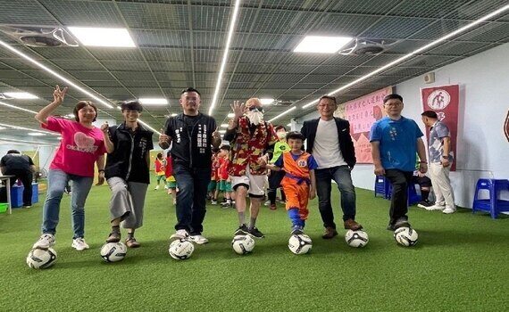 華山暖身《愛老人運動會》　老幼共融助孤老踢球樂活趣 - https://www.watchmedia01.com