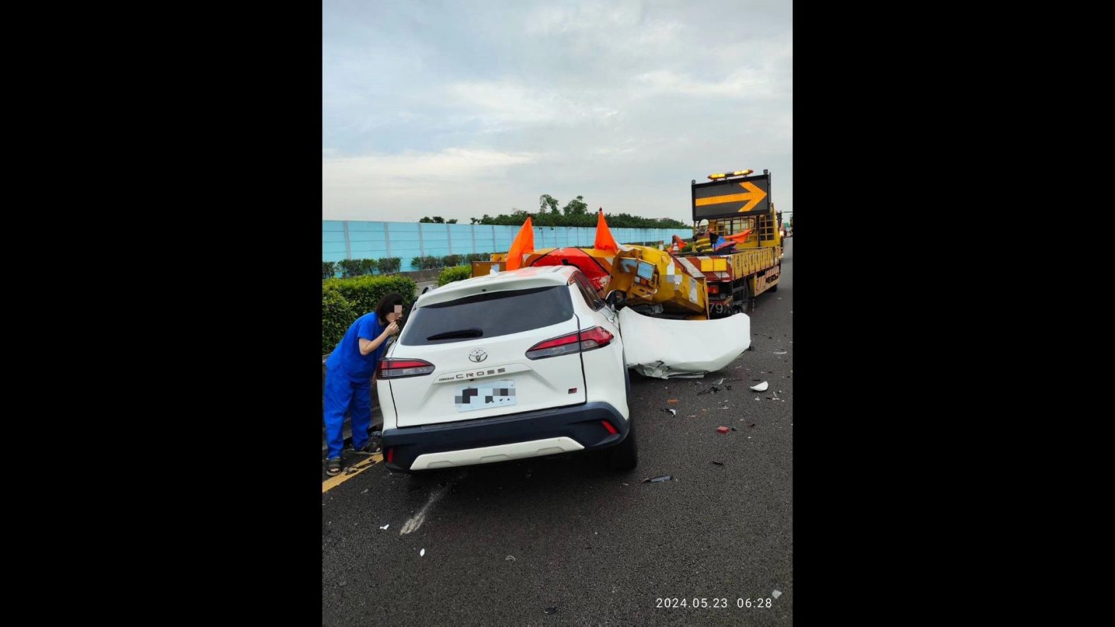 （有影片）／迎面撞擊！中山高車禍　輔助駕駛未能避開工程車　肇事休旅車兩傷 - https://www.watchmedia01.com