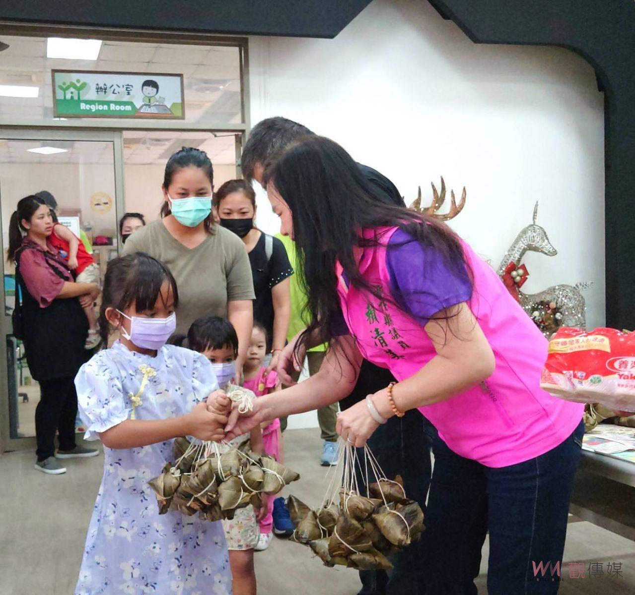 （有影片）／端午溫馨18載　賴清美、黃庸筆聯手送愛心粽　彰化家扶滿載感激 - https://www.watchmedia01.com