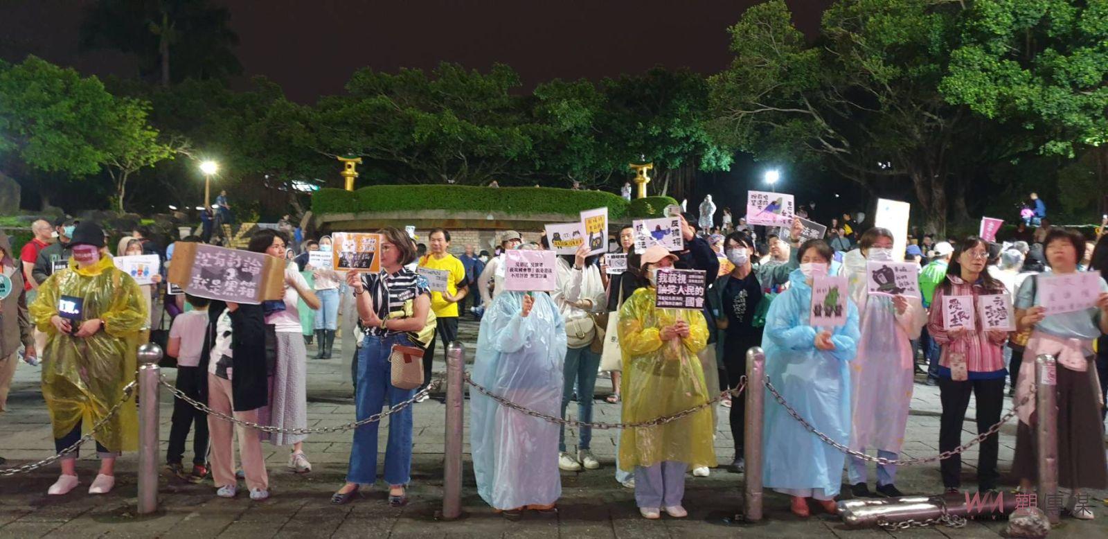 羅東高中學生發起「沒有討論不是民主」活動 民進黨現場發放物資引反彈 - https://www.watchmedia01.com