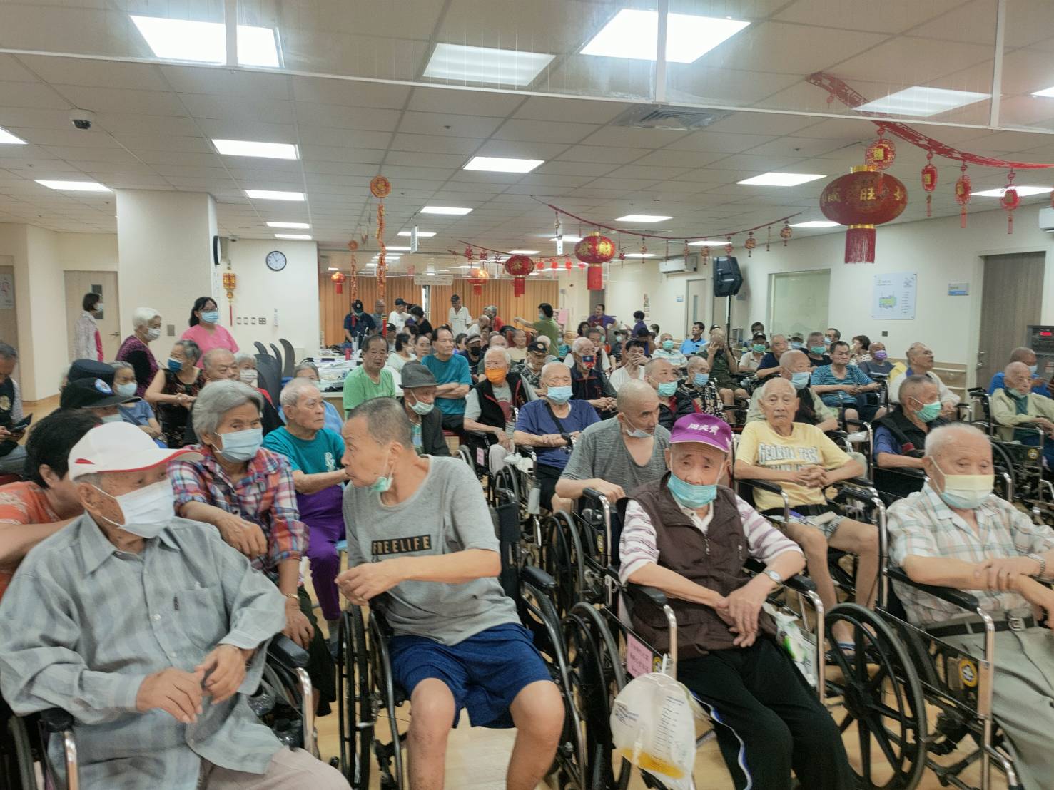 端節前慰勞榮家長輩　中視藝人敬老尊老 - https://www.watchmedia01.com