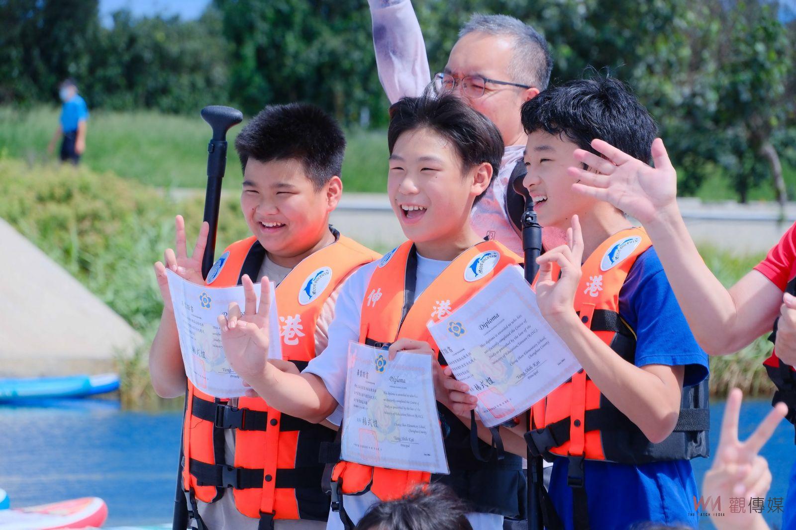 （有影片）／創新畢業典禮　彰化中山國小303名畢業生立槳航行領取畢業證書 - https://www.watchmedia01.com