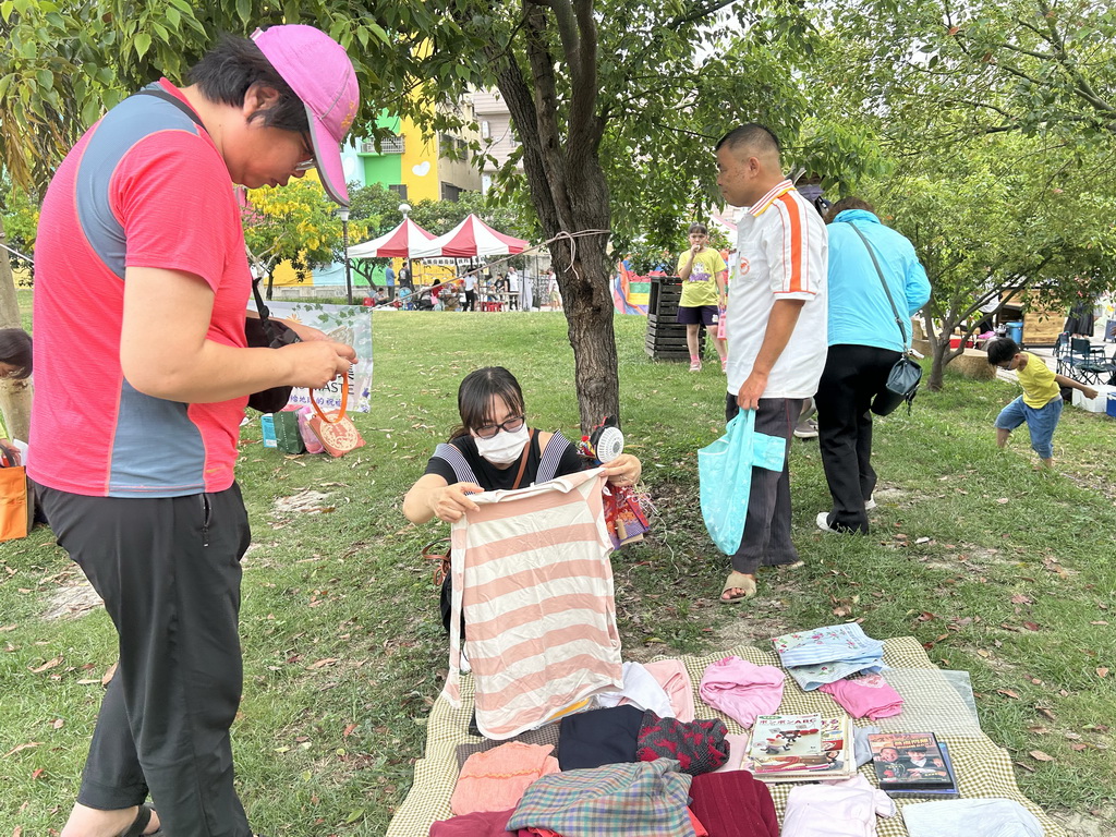 國中數學老師林育如推動免廢惜物市集 不用錢買的最可貴 - https://www.watchmedia01.com