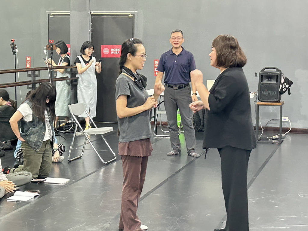 當現代劇演員入魂歌仔戲 狂想劇場向陳麗香劇團擦出學習的火花 - https://www.watchmedia01.com