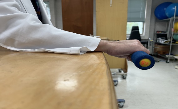 不一定打球才會得到「網球肘」！ 治療師教您消滅不適感 - https://www.watchmedia01.com