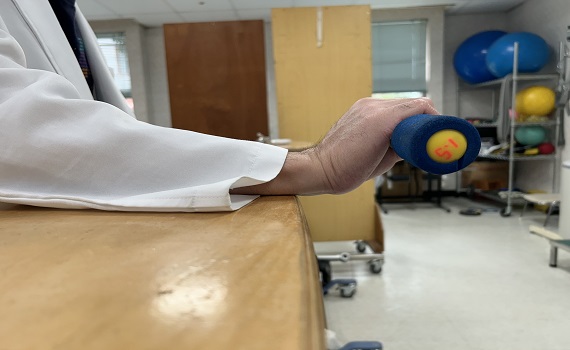 不一定打球才會得到「網球肘」！ 治療師教您消滅不適感 - https://www.watchmedia01.com