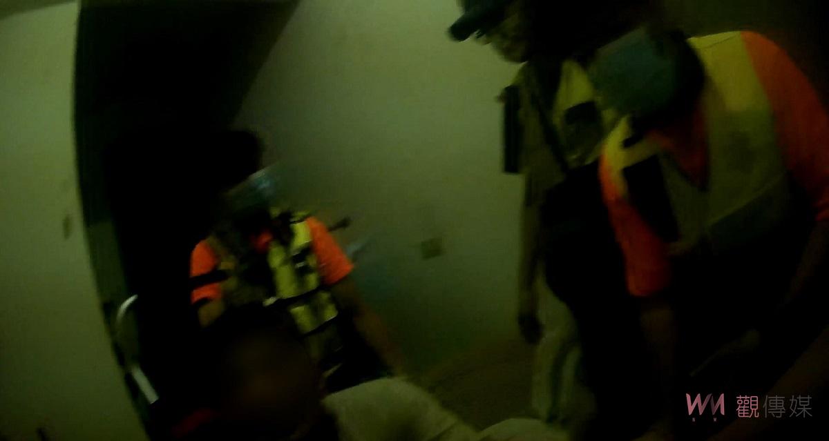 虎警與民眾合力 救助中風男子一命 - https://www.watchmedia01.com