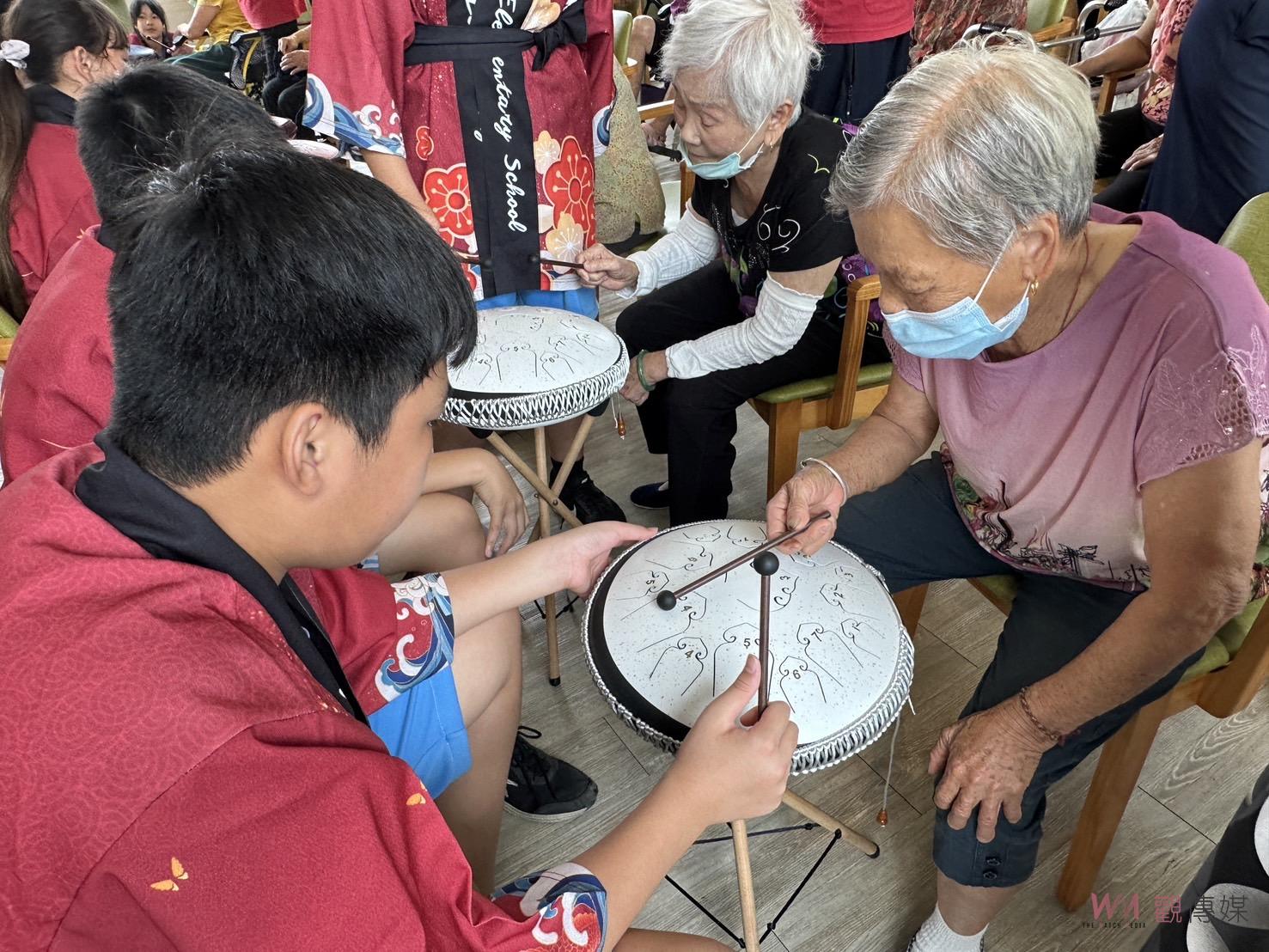 （有影片）／大園國小學生畢業前愛心演出　空靈鼓聲讓日照中心洋溢溫暖 - https://www.watchmedia01.com